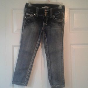 NWOT Series 31 Triple button low rise Capris